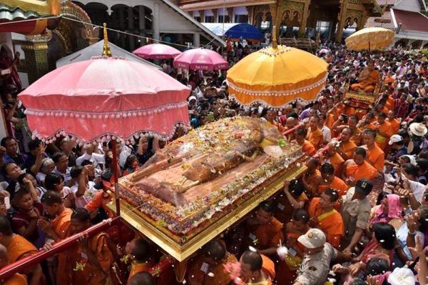 RobeChangingCeremonyKhruBawong2018Photo1